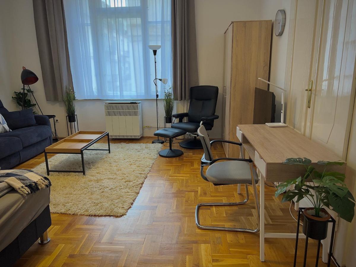Residence In The Pedestrial Area — Photos 1